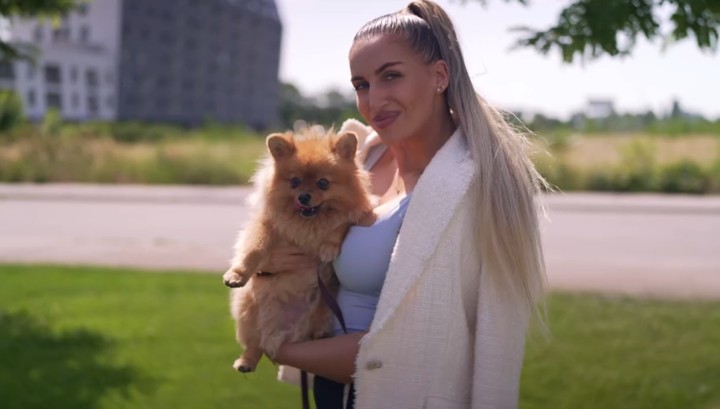 Bez servítky, Lindita